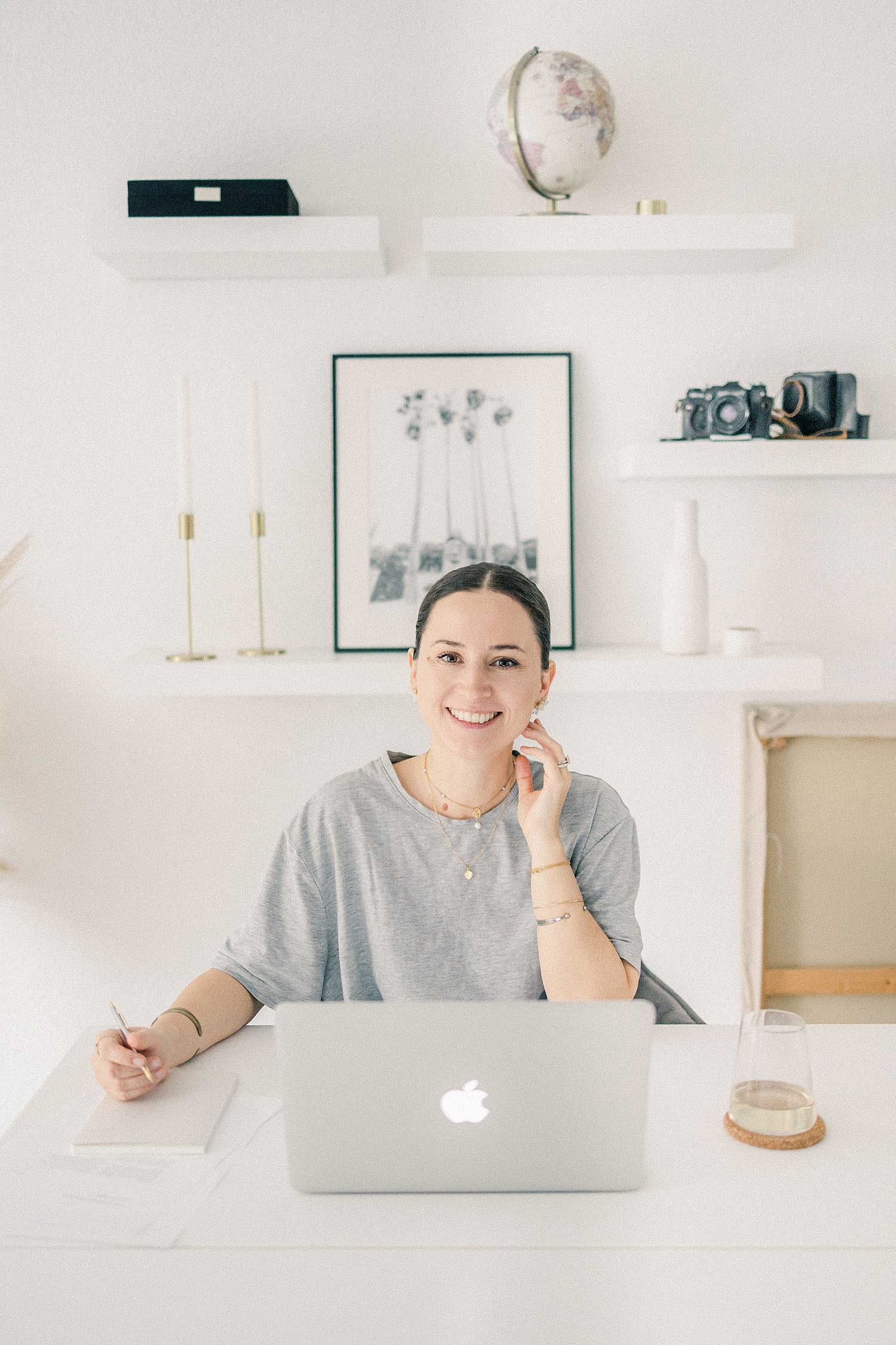 WHITE TINT - GRAPHIC DESIGN STUDIO for photographers